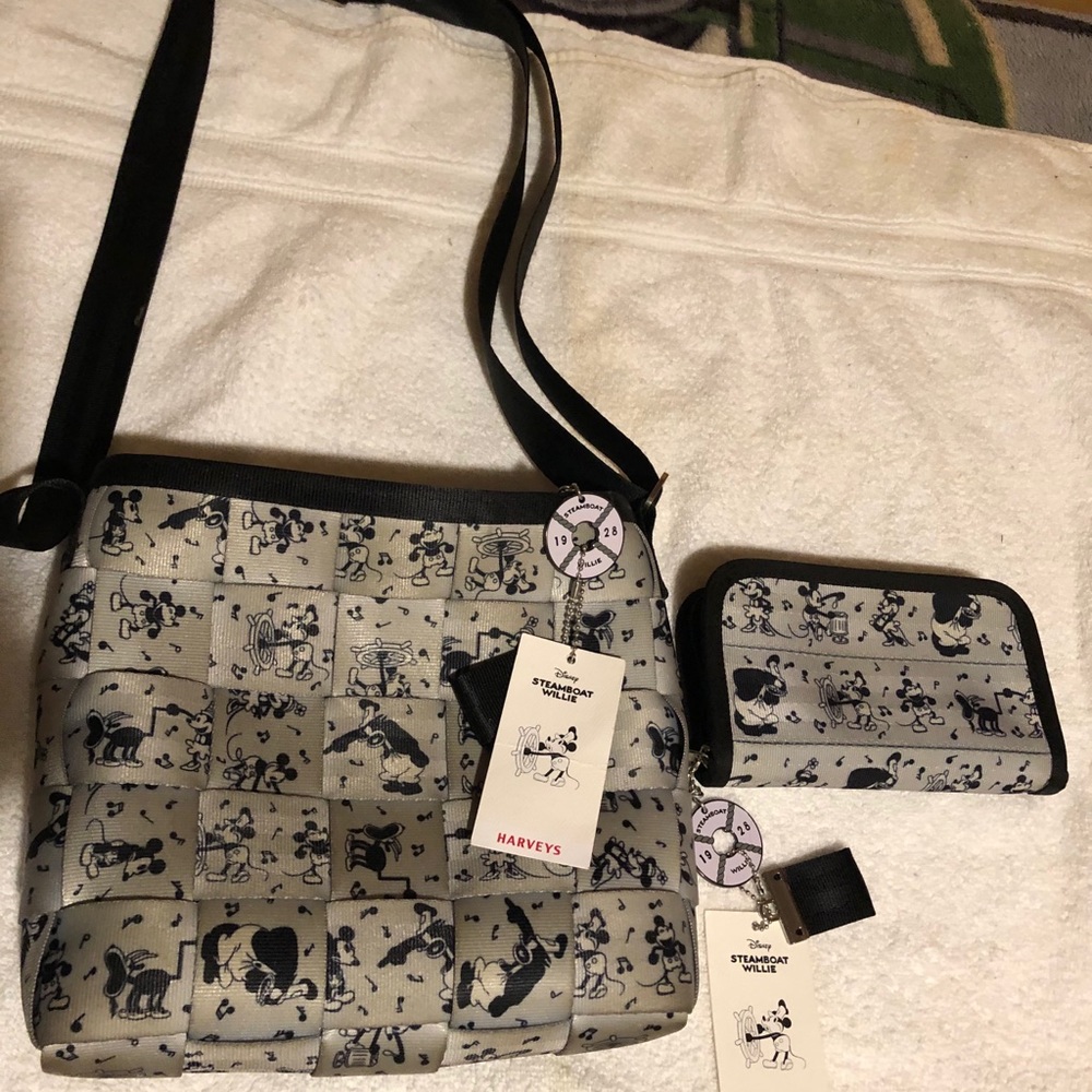 Harveys seatbelt bag & wallet